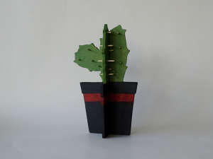 cactus klein, hout, 24 x 14 x 14, € 55,-