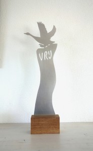 vrij-·-14x55-·-aluminium-·-sokkel-hout-6cmm-hoog-·-E165-